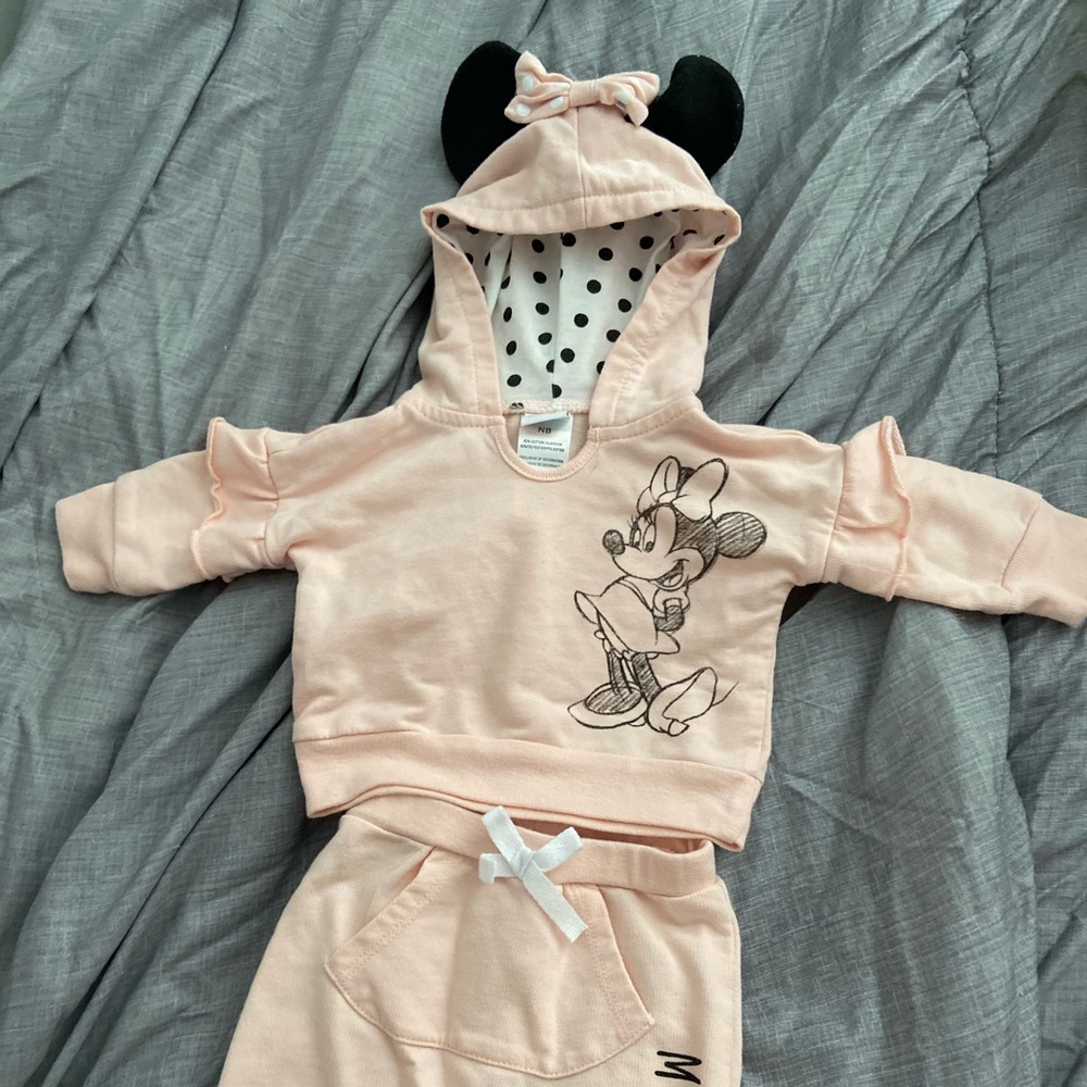 Baby girl pink Minnie Mouse sweatsuit
